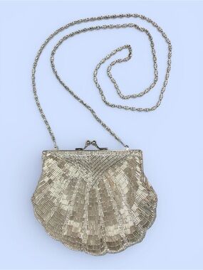 VTG La Regale Evening Bag Silver Beaded Shell Shaped Clutch Crossbody Kiss Lock